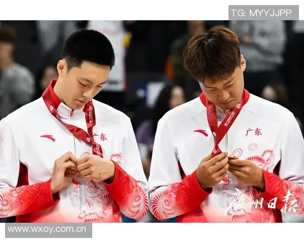 媒体人呼吁赵睿带伤上场男篮需情绪支持与郭导减压策略