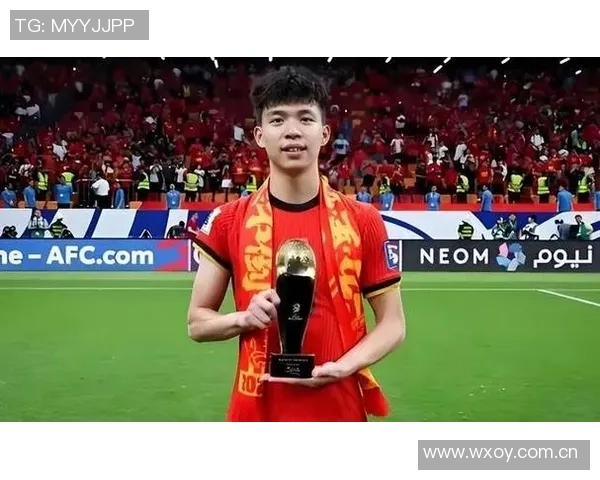 彭啸重返泰山队王钰栋对话成为焦点引发关注